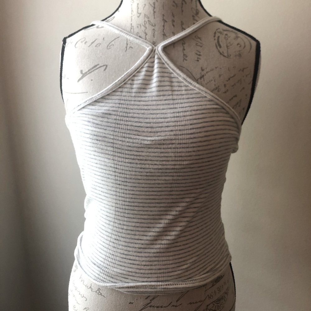 Grey & white tank S